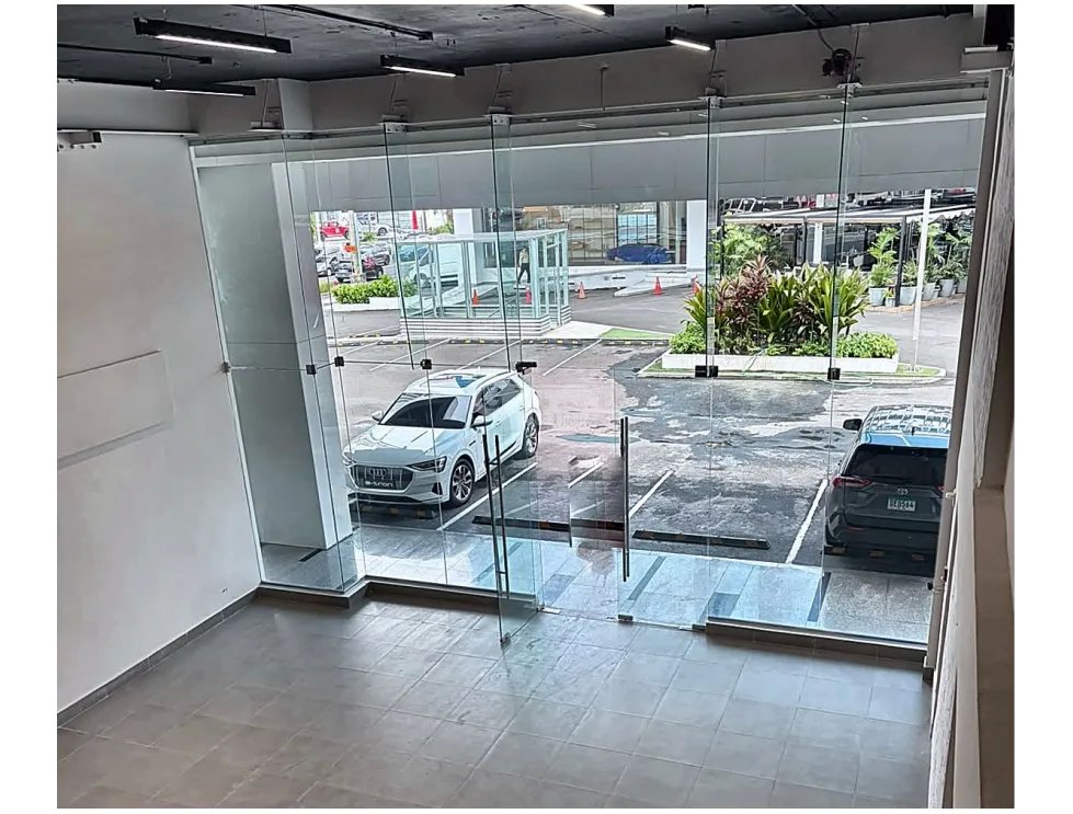 COMMERCIAL SPACE FOR RENT VIA BRASIL 217M 1 BATHROOM WITH MEZZANINE DIVISIONS