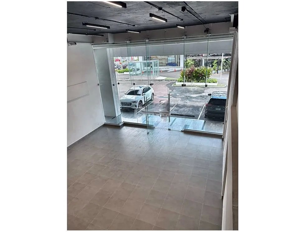COMMERCIAL SPACE FOR RENT VIA BRASIL 217M 1 BATHROOM WITH MEZZANINE DIVISIONS