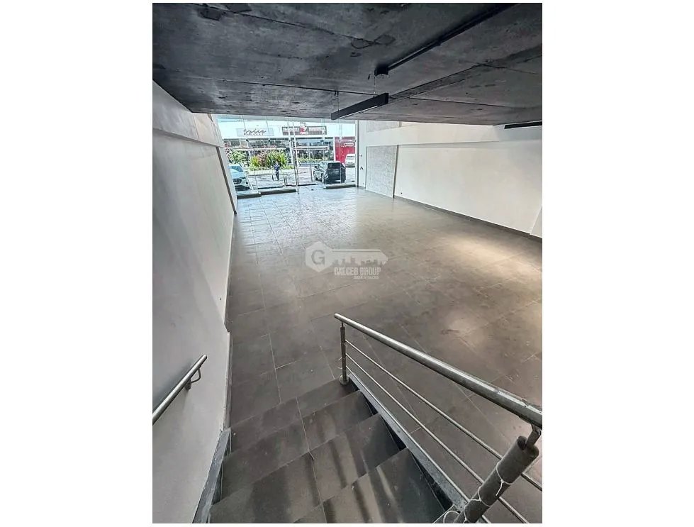 LOCAL / VIA BRASIL / 217M / 1 BAÑO / DIVISIONES / MEZZANINE