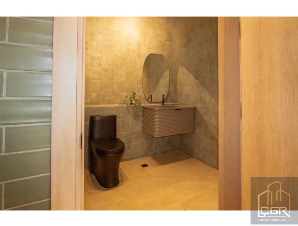 VENTA DE LOCAL COMERCIAL EN SANTA TERESITA LIVING , SANTA ANA
