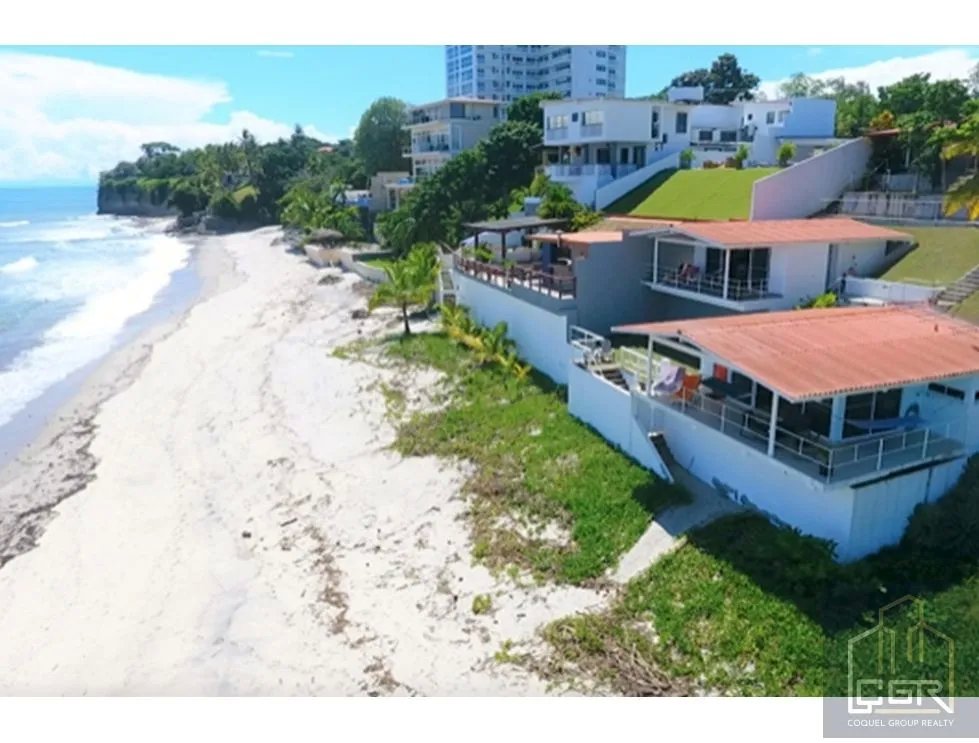 Venta de Casa Frente al mar en Playa Corona, San Carlos