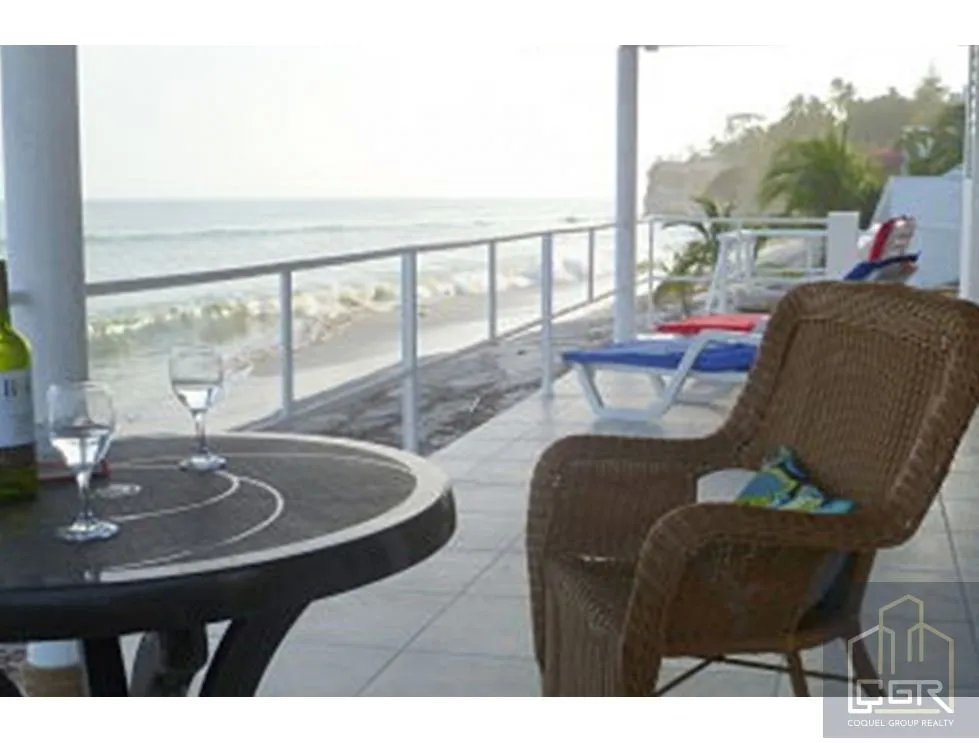 Venta de Casa Frente al mar en Playa Corona, San Carlos