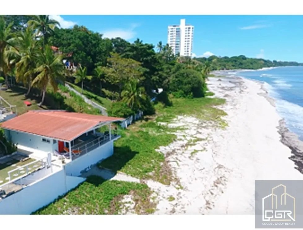 Venta de Casa Frente al mar en Playa Corona, San Carlos