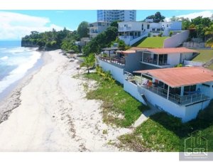 Venta de Casa Frente al mar en Playa Corona, San Carlos