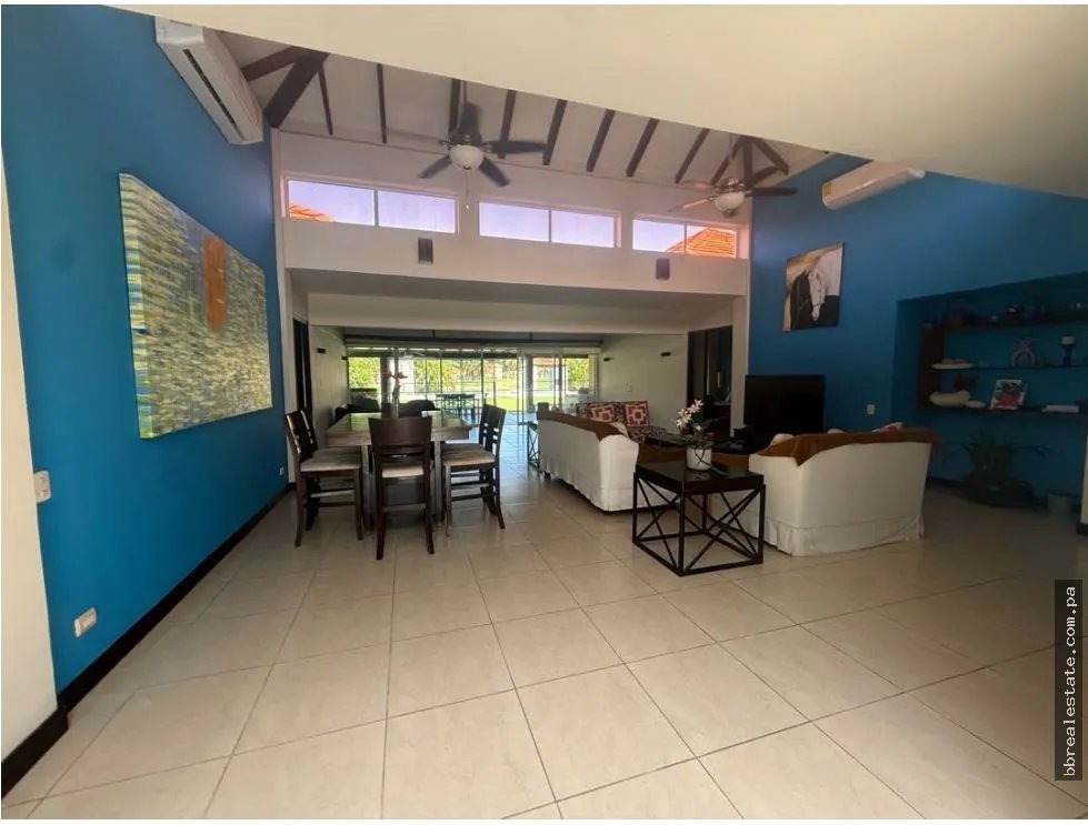 Venta de Villa en Mantarraya, Decameron