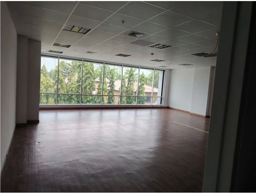OFICINA / COSTA DEL ESTE / PLAZA REAL / 147M / PISO BAJO / DIVISIONES