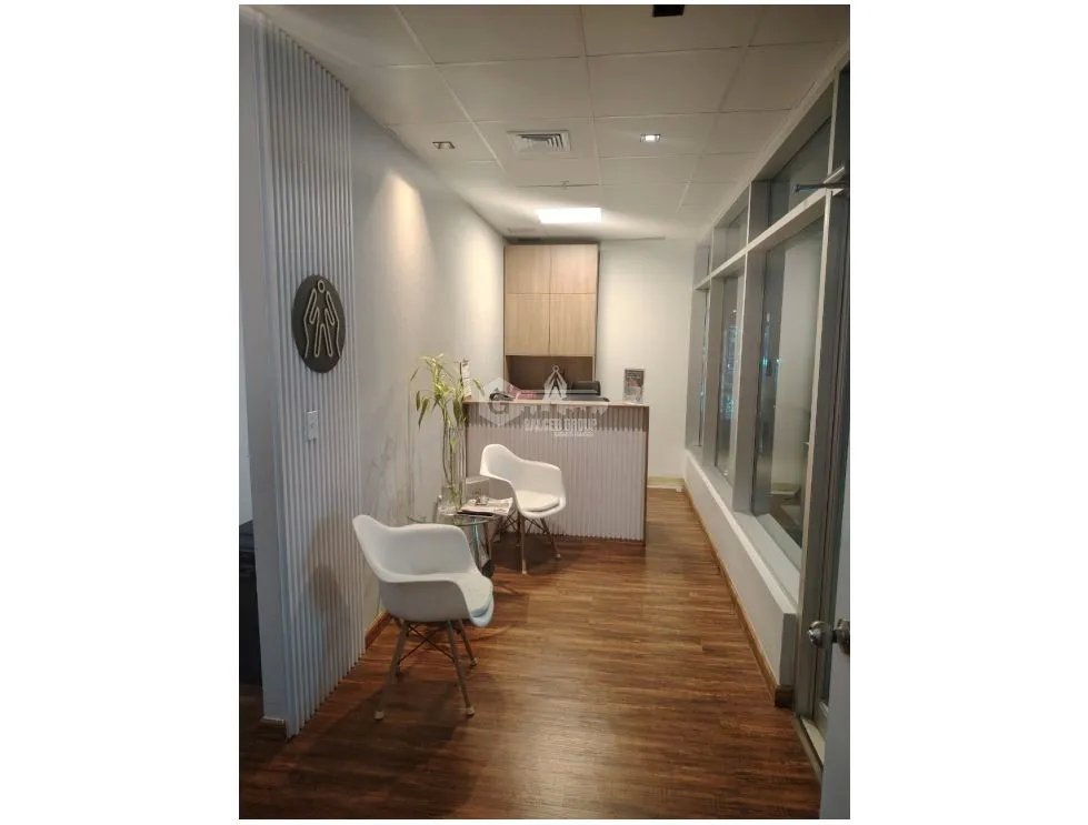 OFICINA / COSTA DEL ESTE / PLAZA REAL / 147M / PISO BAJO / DIVISIONES