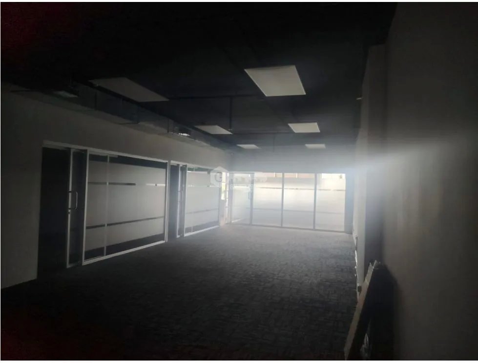 SE ALQUILA OFICINA COSTA DEL ESTE PLAZA REAL 147M PISO BAJO DIVISIONES