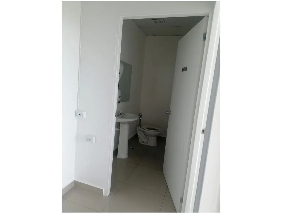 Office for Rent Costa del Este Plaza Real 125M Ground Floor with Divisions