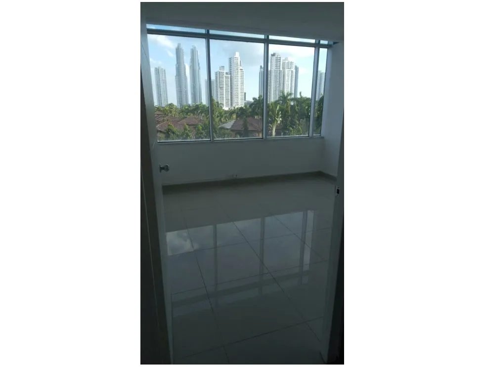 Office for Rent Costa del Este Plaza Real 125M Ground Floor with Divisions