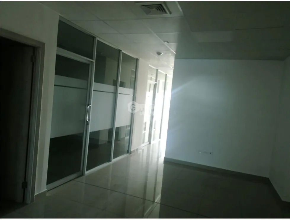 OFICINA / COSTA DEL ESTE / PLAZA REAL / 125M / PISO BAJO / DIVISIONES