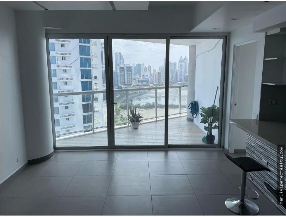 Apartamento en Alquiler Amoblado Avenida Balboa