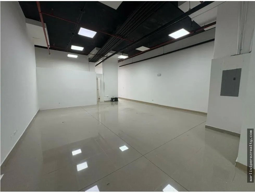 Alquiler de local comercial en Vía Porras