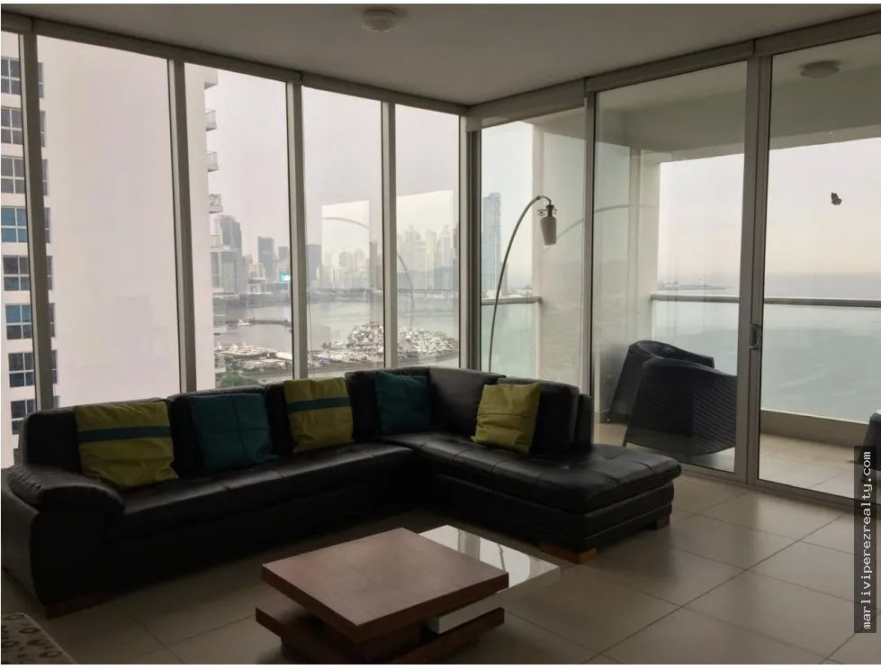 Venta y Alquiler de Apartamento Amoblado en Avenida Balboa