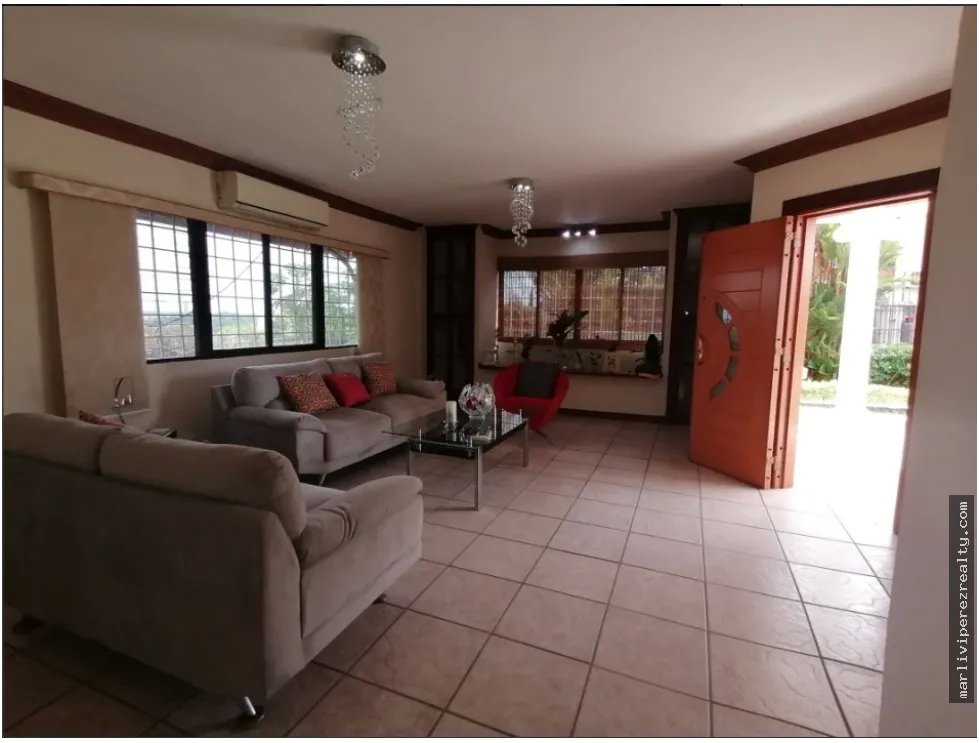 Venta de Residencia Villa Lucre