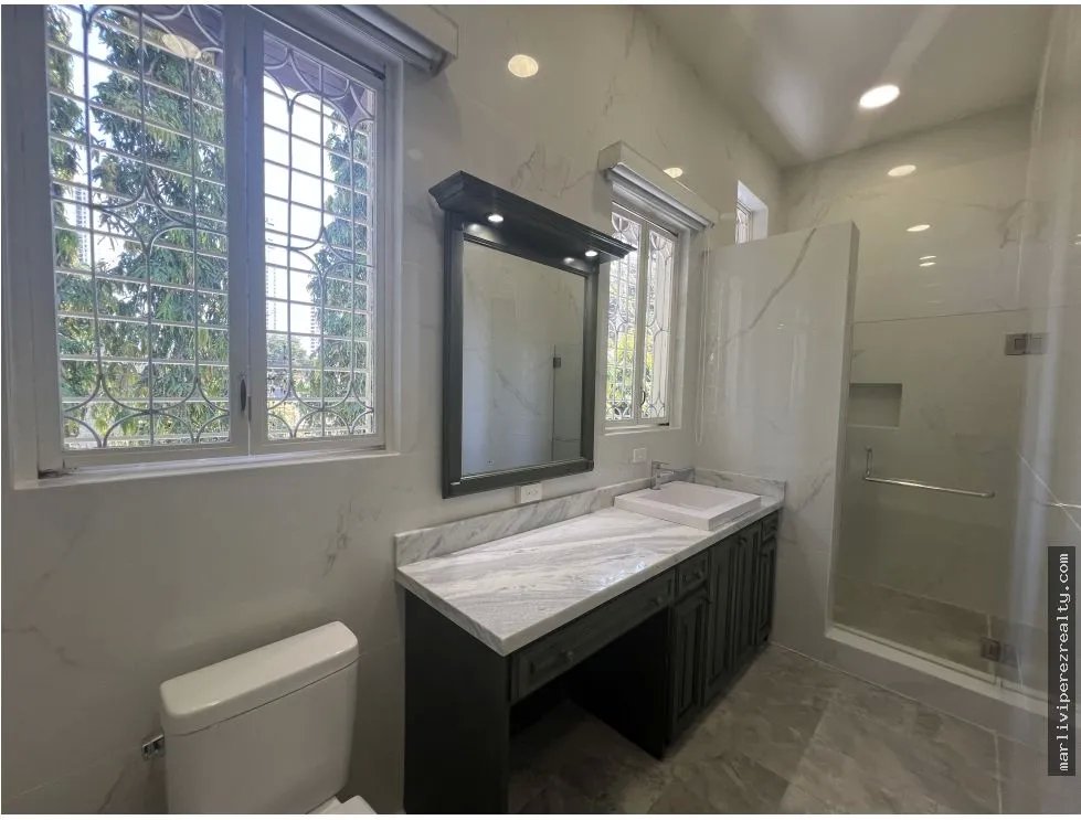 Single Family House for sale in Altos del Golf