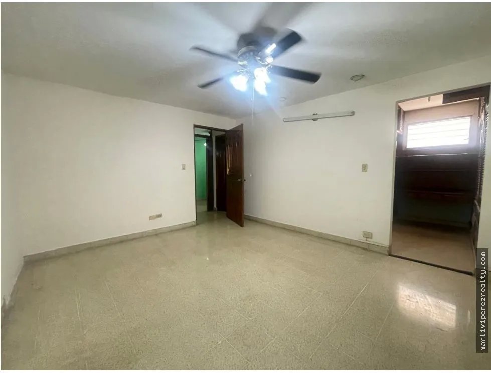 Venta de Residencial en Club X, El Ingenio, para Negocio / Hostal