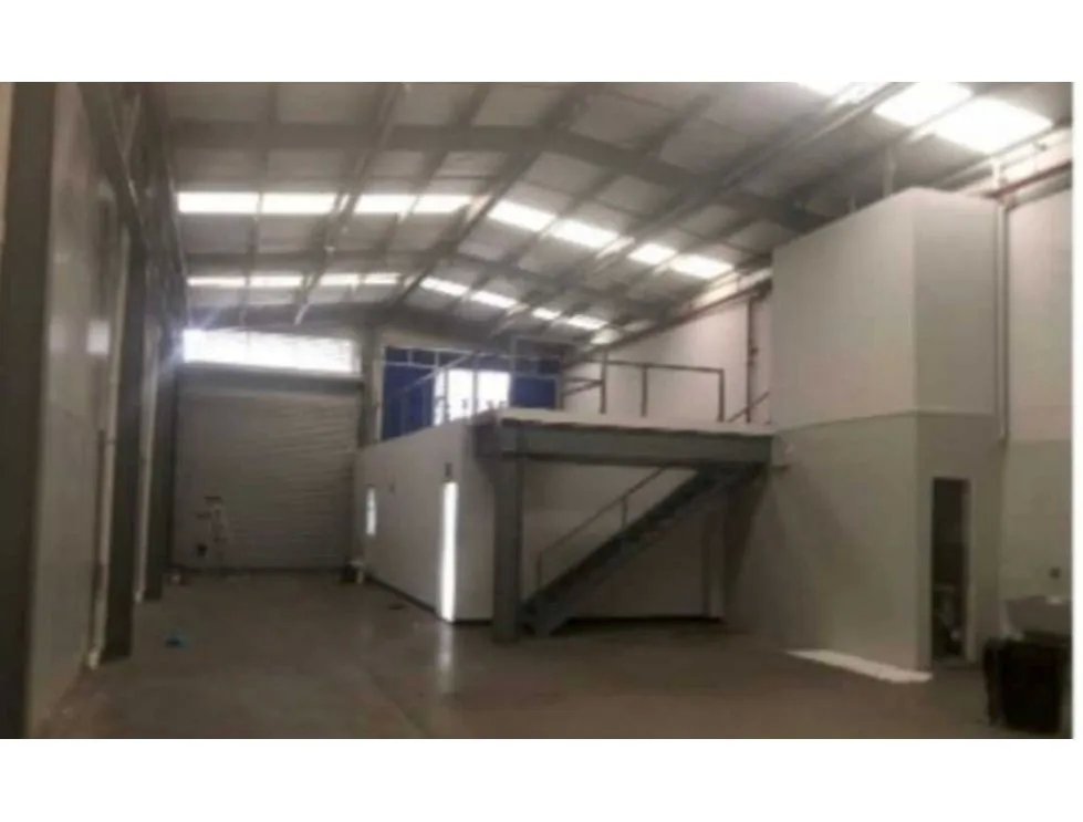 Alquiler de Bodega en Vía Cincuentenario 317.70 m2