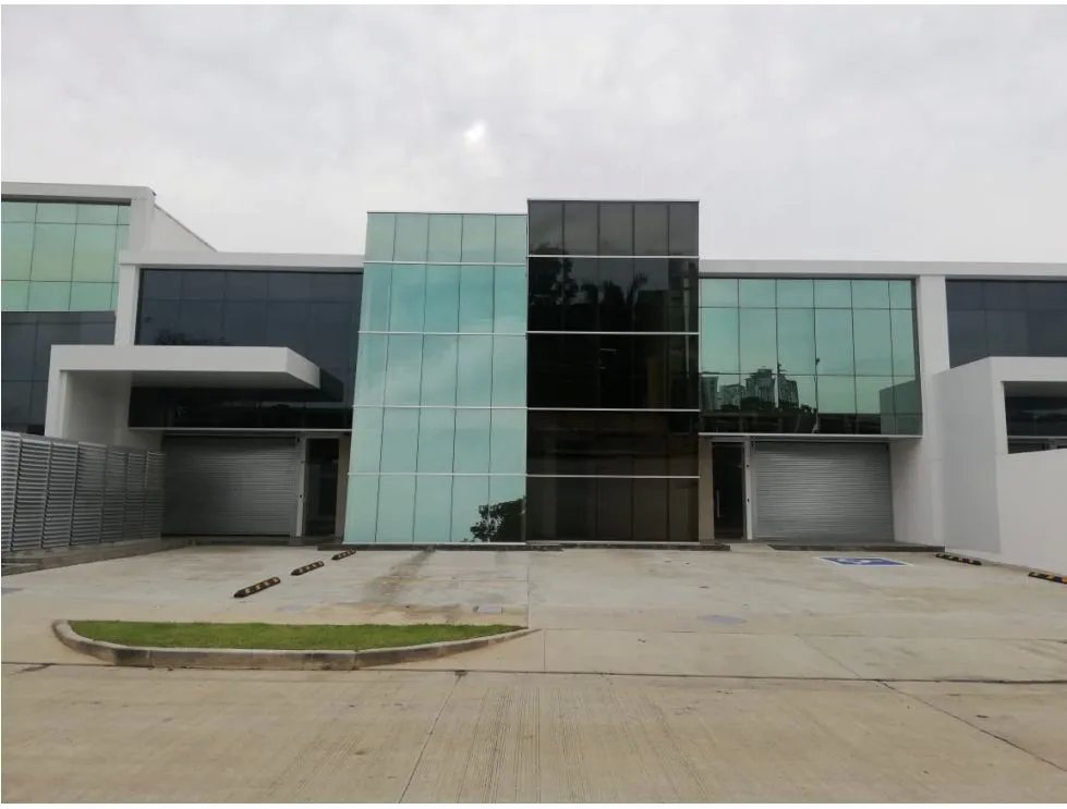Venta de bodega en Panamá Viejo céntricas para inversión