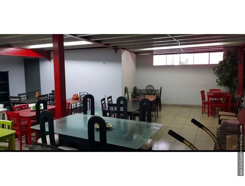 Building for rent in Calidonia
