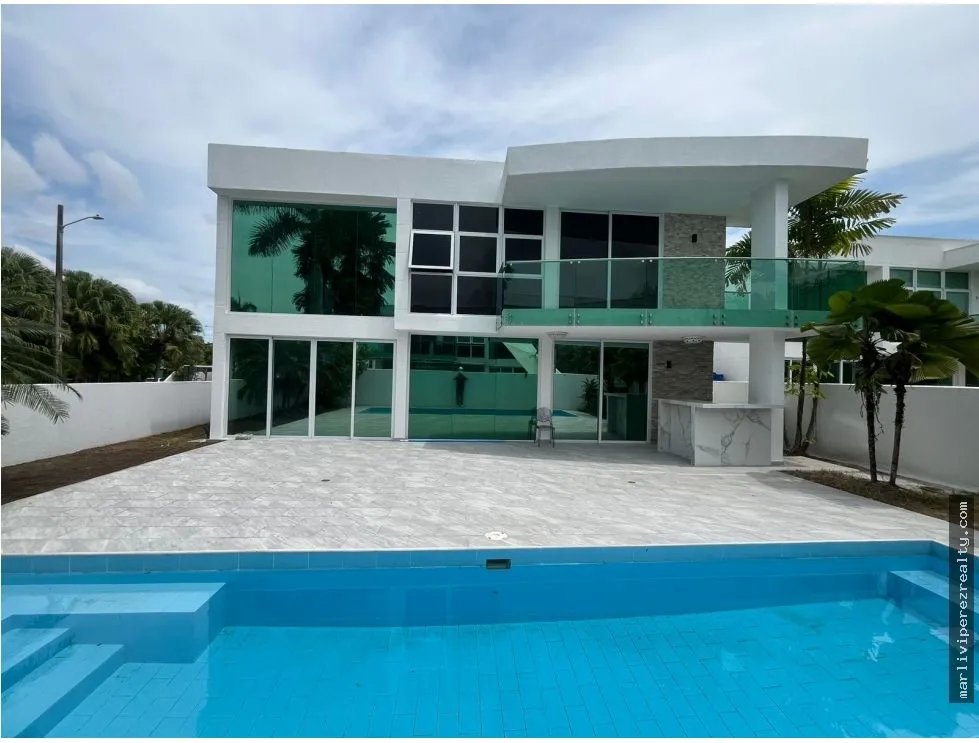 Single Family House for sale in Costa Sur