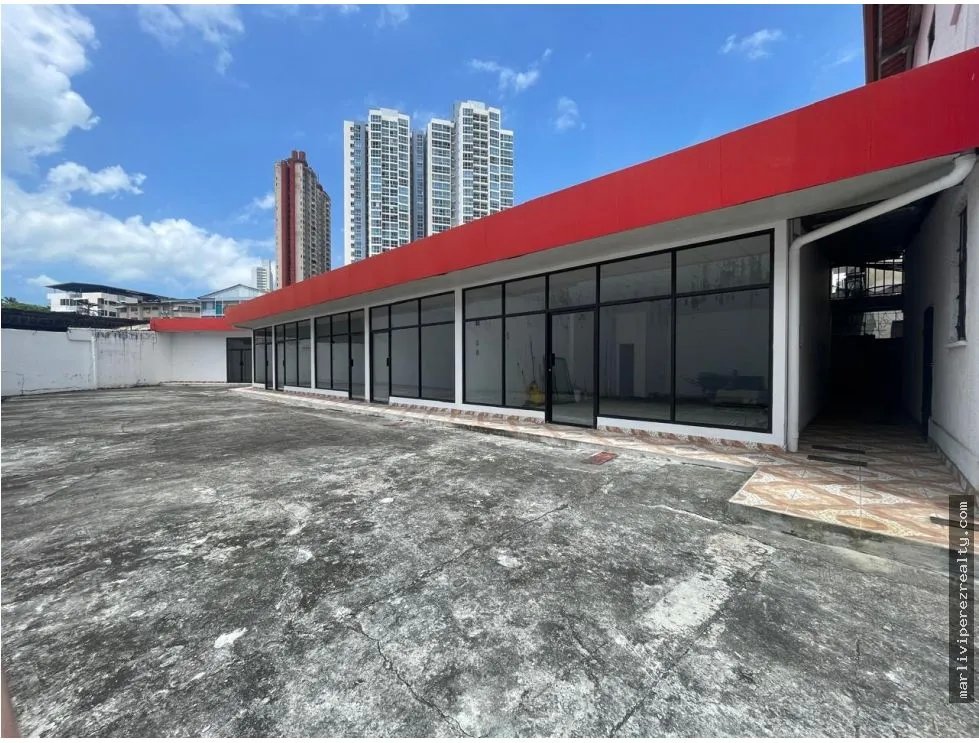 Venta de Plaza Comercial en Ernesto T. Lefevre