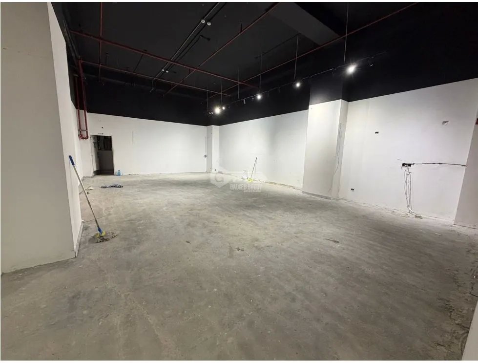 LOCAL / ARRAIJAN / WESTLAND MALL / 131M / COMERCIAL / PLANTA BAJA