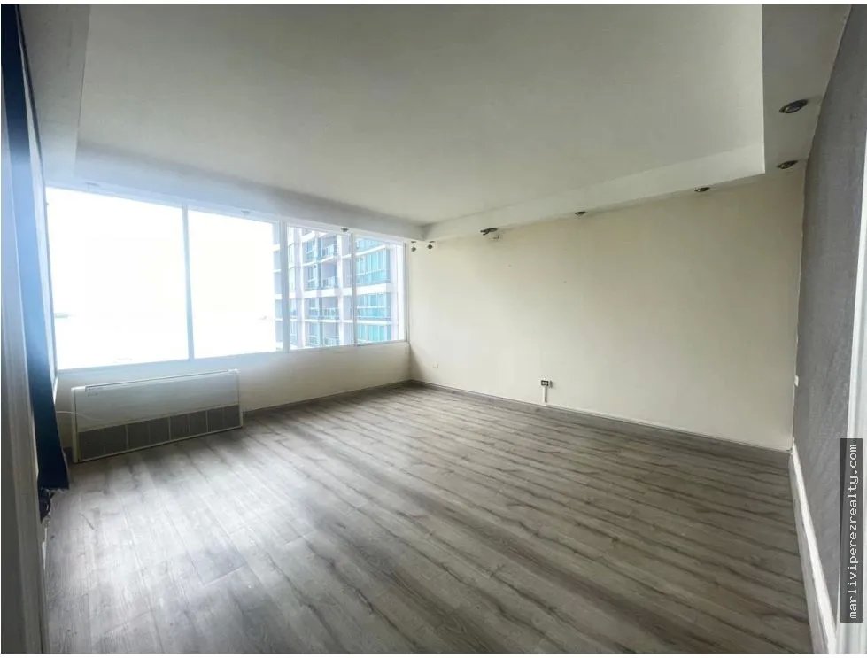 Apartment for Sale on Avenida Balboa