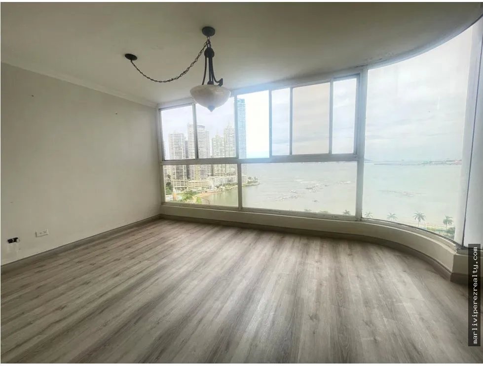 Apartment for Sale on Avenida Balboa