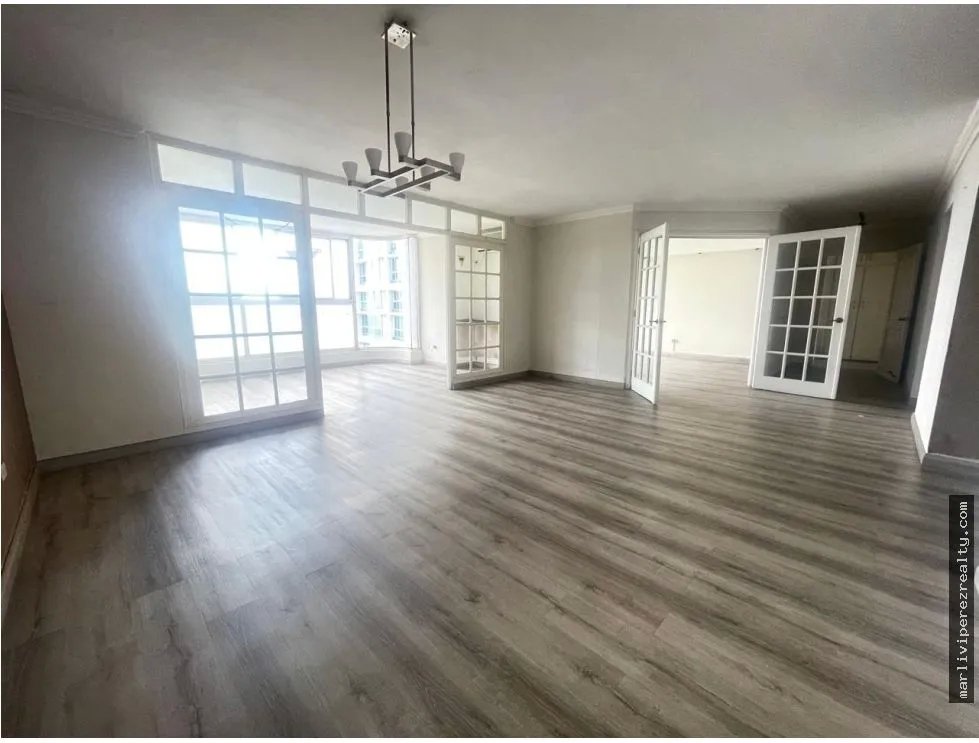 Apartment for Sale on Avenida Balboa