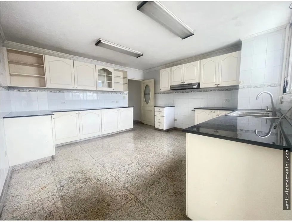 Apartment for Sale on Avenida Balboa
