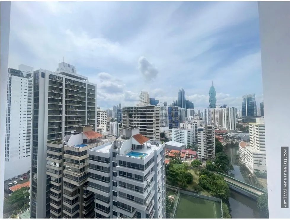 Apartment for Sale on Avenida Balboa