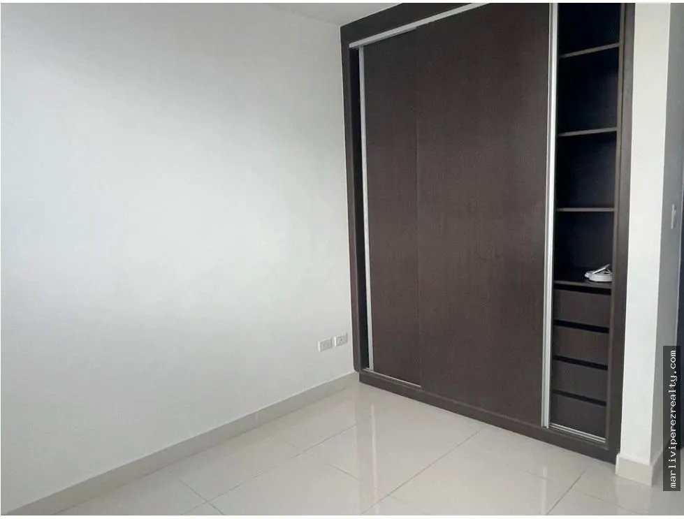 Alquiler de apartamento con línea blanca en El Cangrejo