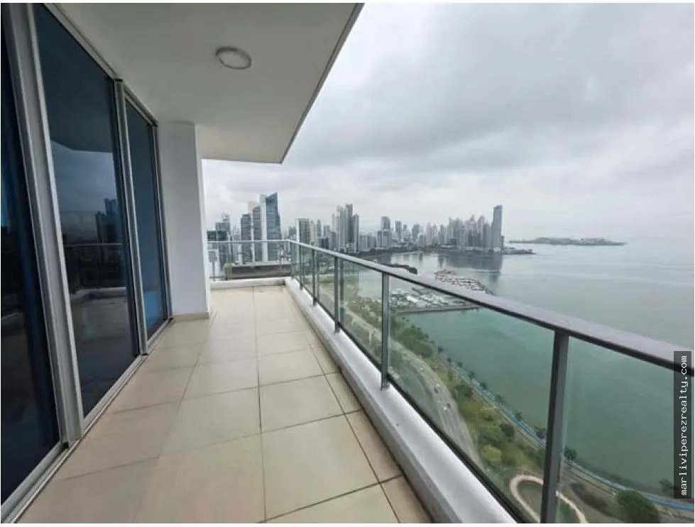 Venta de apartamento en avenida Balboa