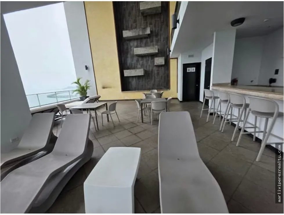 Venta de apartamento en avenida Balboa