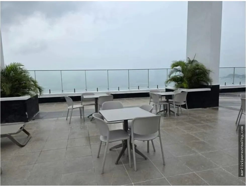 Venta de apartamento en avenida Balboa