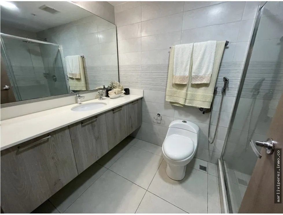 Apartment for Sale in Edison Park