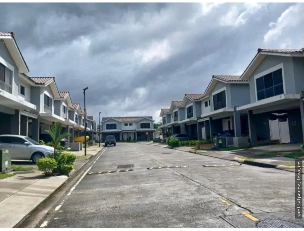 Venta de Casa en PH Aventura, Brisas del Golf, Sector Paseo del Norte