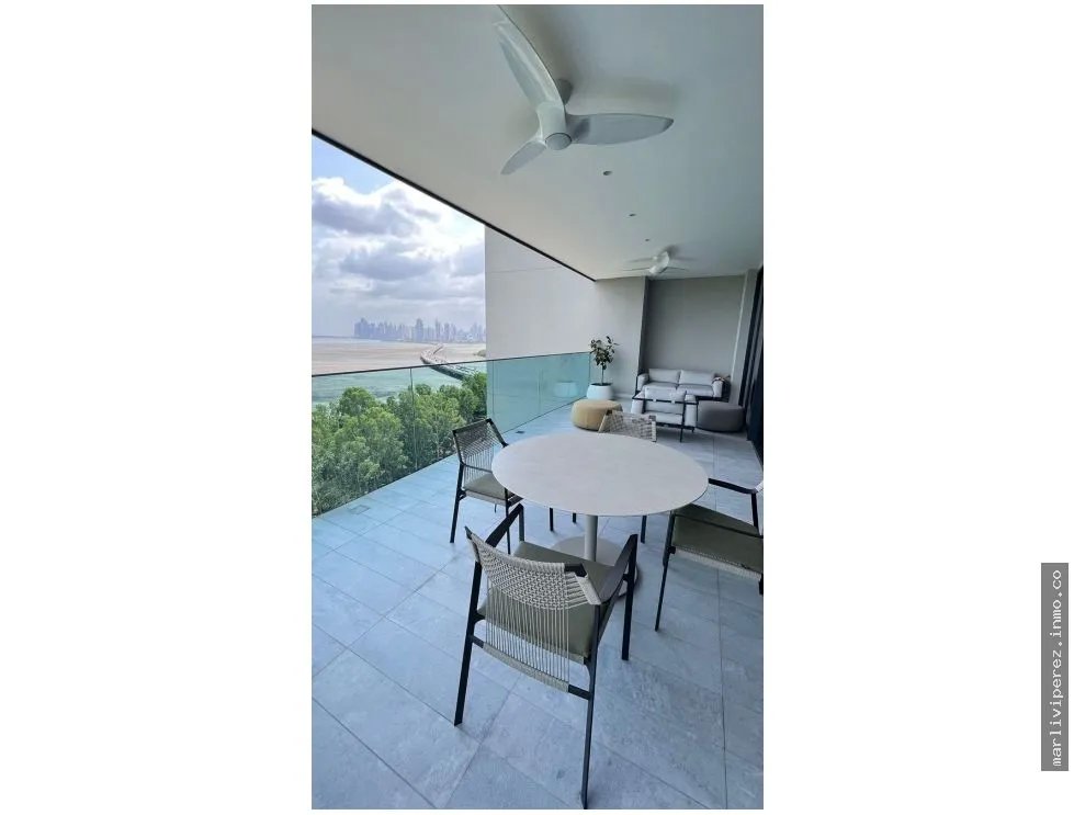 VENTA DE APARTAMENTO VISTA AL MAR EN COSTA DEL ESTE PRIMERA LÍNEA.