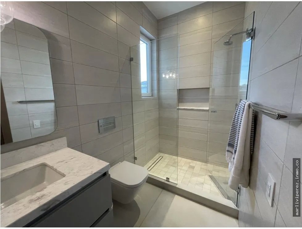 Venta de casa en Santa Maria de lujo 318mts2