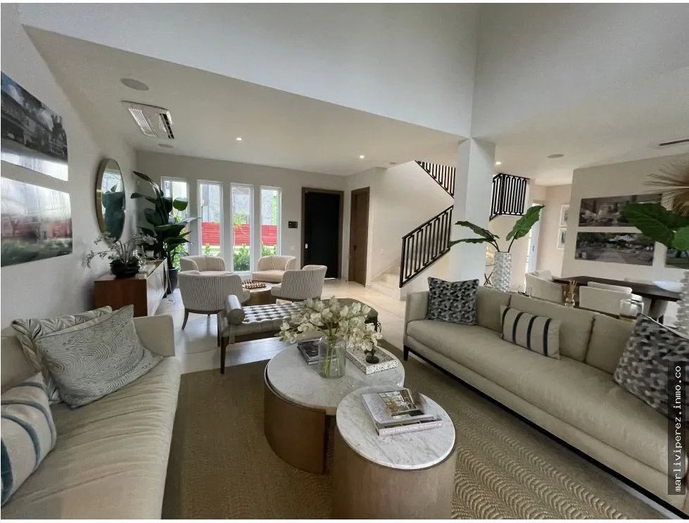 Venta de casa en Santa Maria de lujo 318mts2