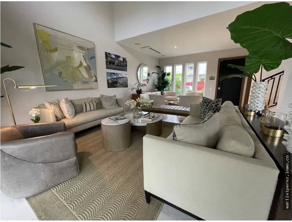 Venta de casa en Santa Maria de lujo 318mts2