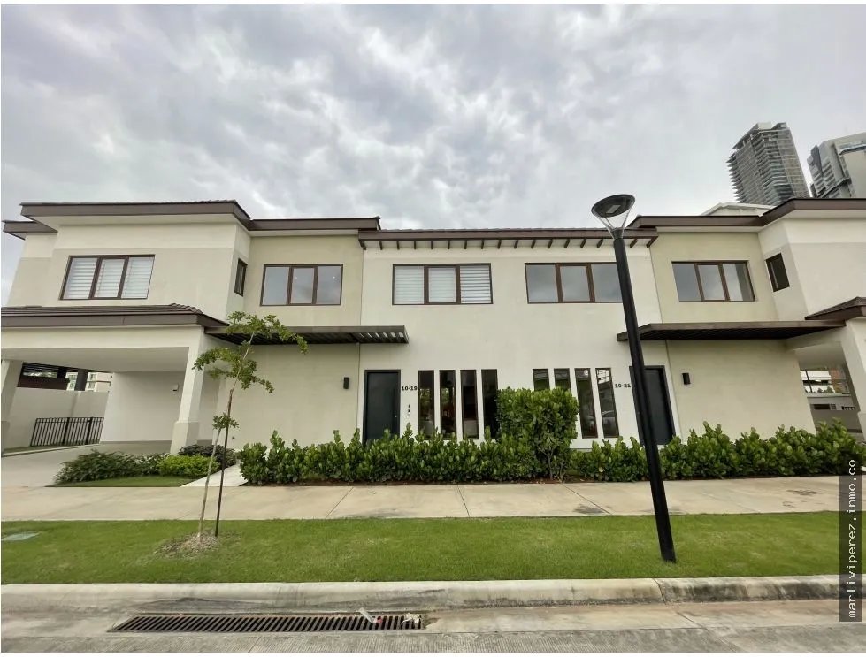 Venta de casa en Santa Maria de lujo 318mts2
