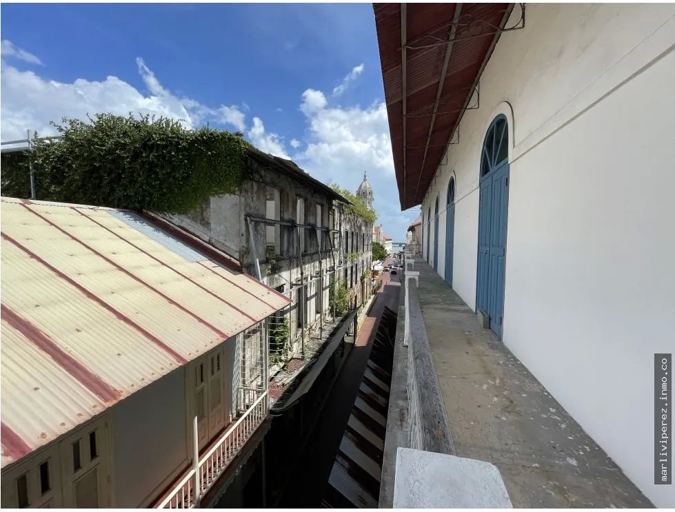 BUILDING FOR SALE IN OLD TOWN