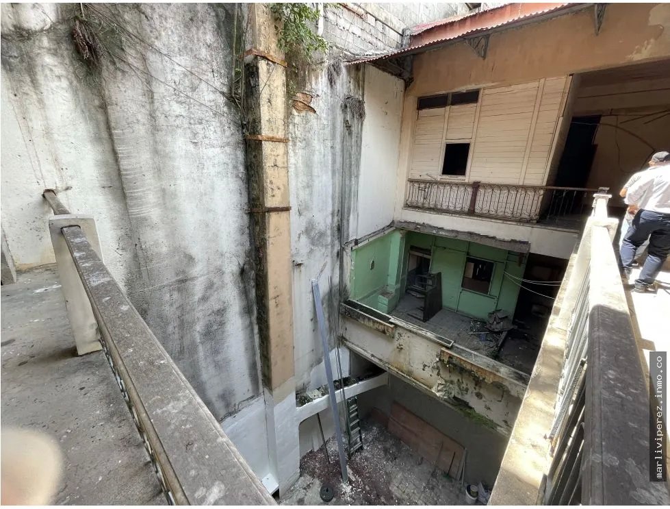 BUILDING FOR SALE IN OLD TOWN