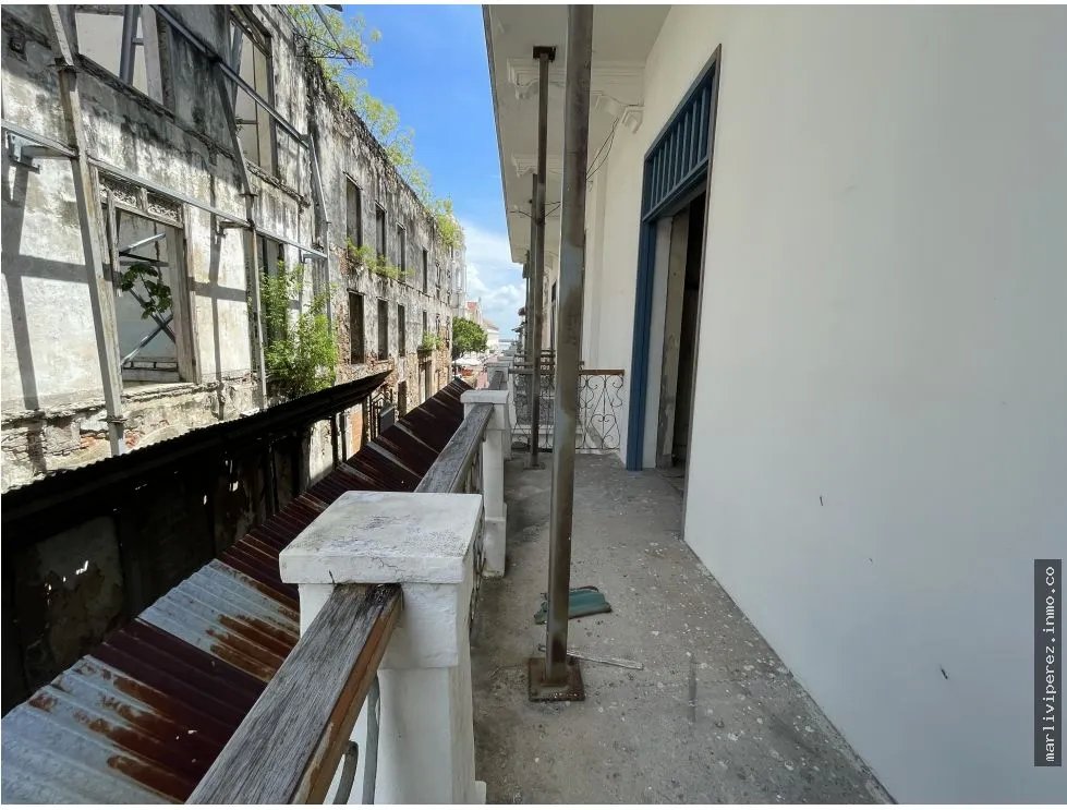 BUILDING FOR SALE IN OLD TOWN