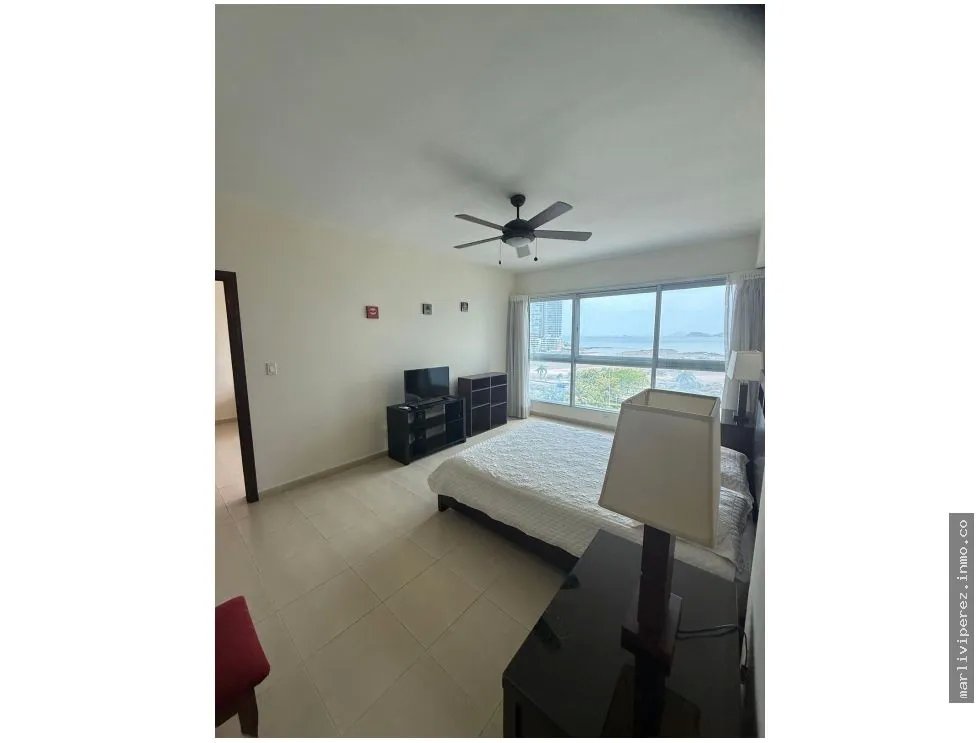SE ALQUILA APARTAMENTO AMOBLADO CON VISTA AL MAR