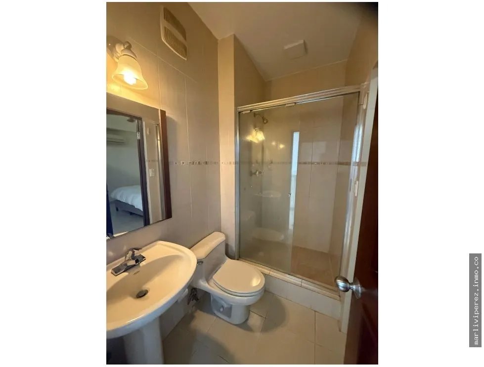 SE ALQUILA APARTAMENTO AMOBLADO CON VISTA AL MAR