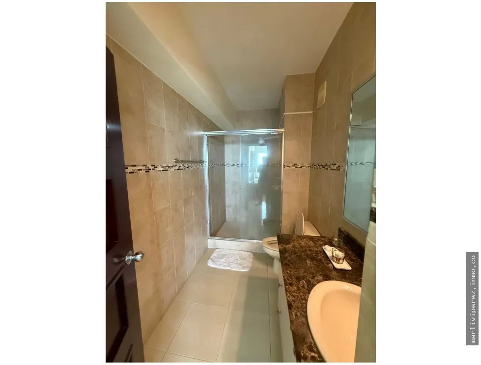SE ALQUILA APARTAMENTO AMOBLADO CON VISTA AL MAR