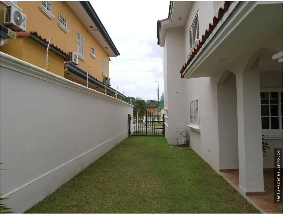 SE VENDE CASA RAINFOREST VILLAS CONDADO DEL REY